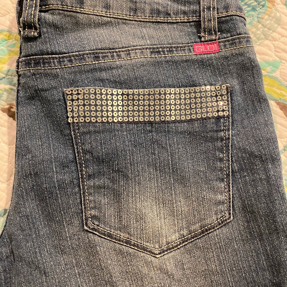 GLO Sequined Sparkly Faded Jeans. Excellent Condition and So Pretty & Fun!⭐️🌼